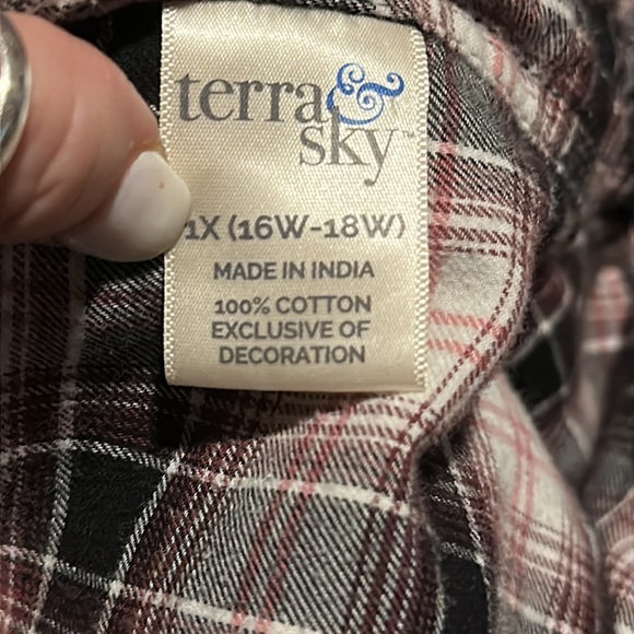 Embroidered-sleeves lightweight flannel button shirt (1X) from terra & sky EUC! - Picture 8 of 11